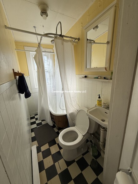 Building Photo - 434 Franklin St