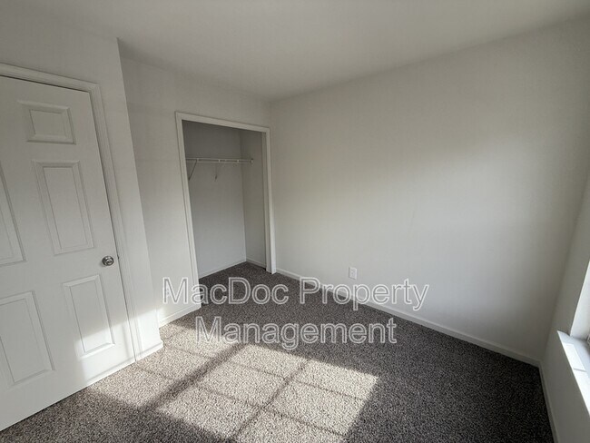 Building Photo - 4249 Normandy Ct