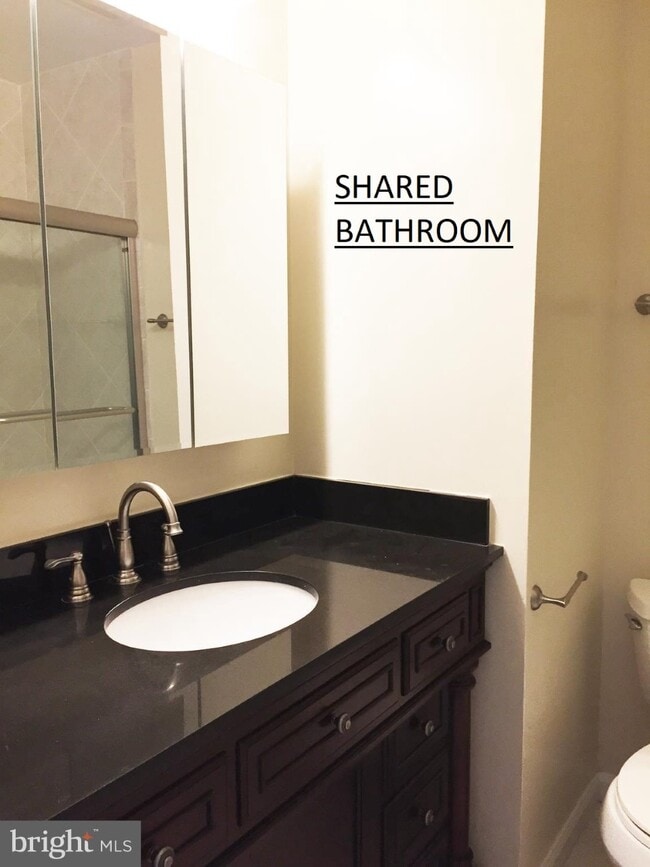 Upper Shared BA - 9204 Dellwood Dr