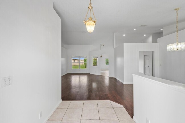 Building Photo - 106 Fernwood Crescent