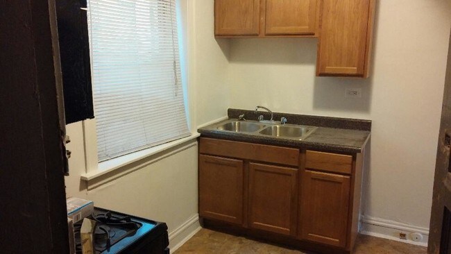 Building Photo - Nice Garden Apt w/ Heat! (63rd California)