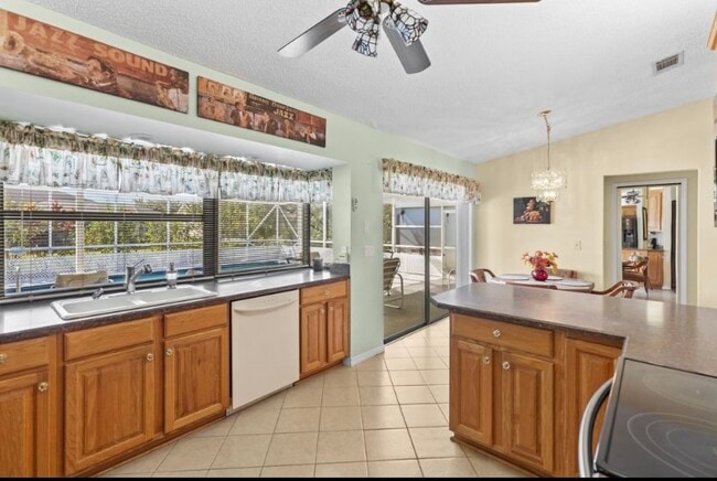 Building Photo - 980 SE Breakwater Ave