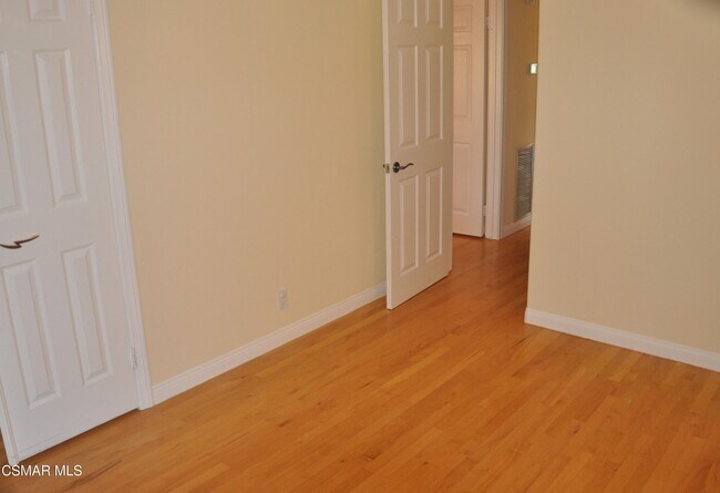 Building Photo - 2084 Hillsbury Rd