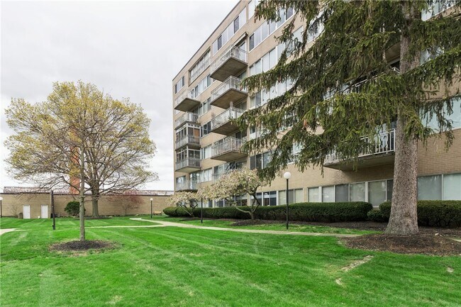 Building Photo - 1400 East Ave