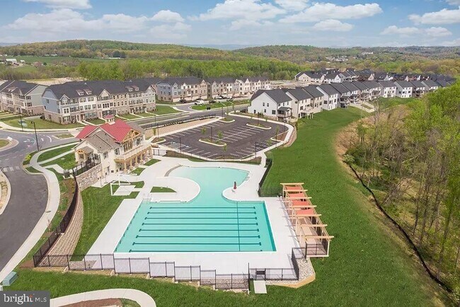 Building Photo - 5950 Etterbeek St