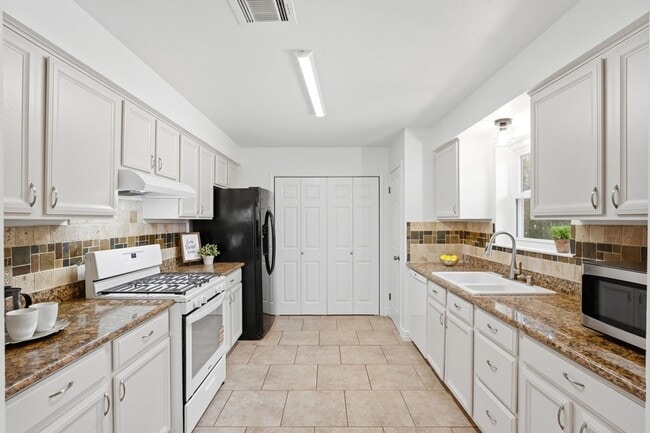 Building Photo - 29038 Deadwood Ln