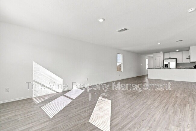 Building Photo - 2906 Millikan Dr