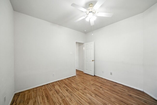Building Photo - 1626 Maryvale Dr