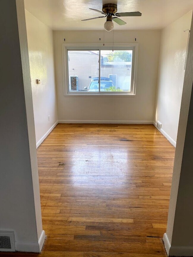 Building Photo - Well Kept Duplex in the Shaler Area