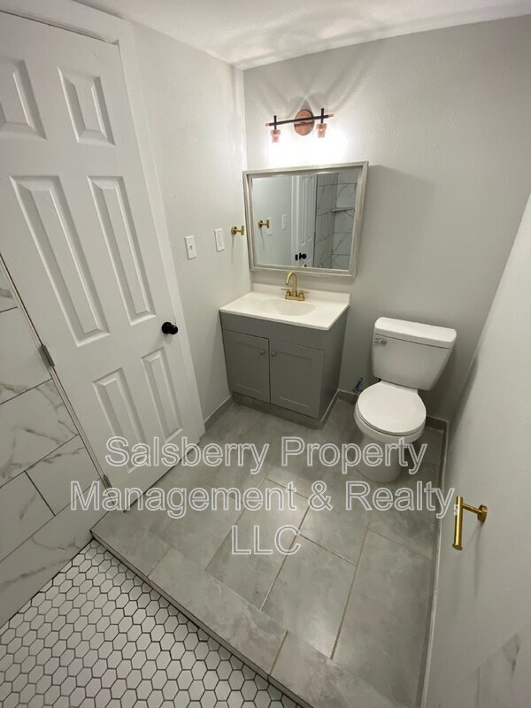 Building Photo - 1100 SE 9th St