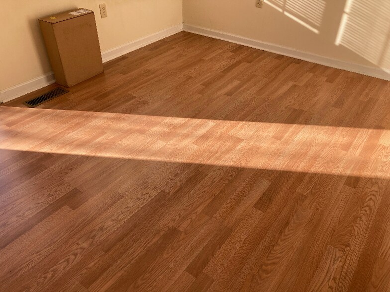 Building Photo - 608 Windcrest Dr