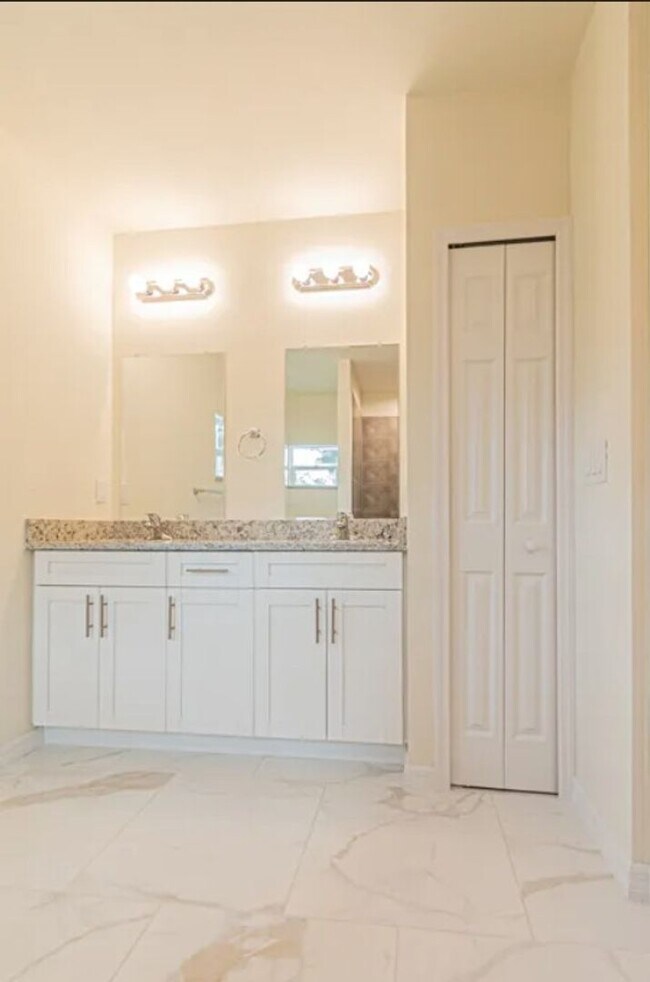 Building Photo - Great Location in Lake Placid-Large Three ...