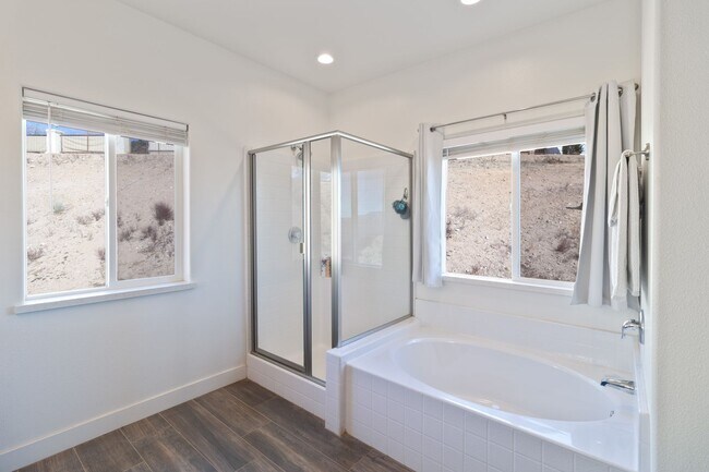 Building Photo - Beautiful 4 Bed 3 Bathroom