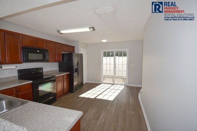 Building Photo - Great 2BR/2.5BA Murfreesboro townhome less than 2 miles from MTSU!