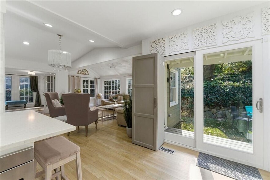 Building Photo - 302 Hascall Rd NW