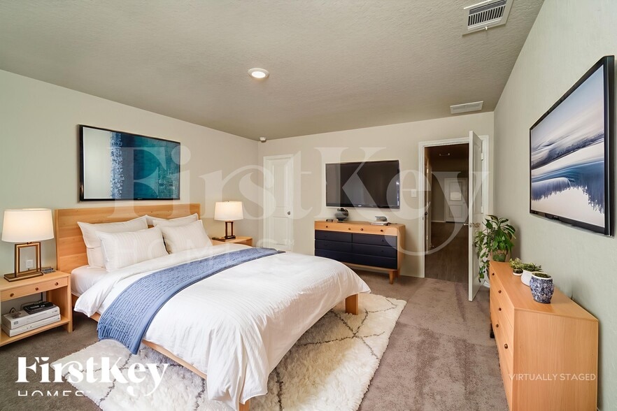 Building Photo - 10767 Prusiner Dr