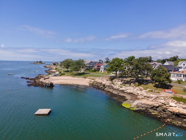 Building Photo - 133 Linden Ave