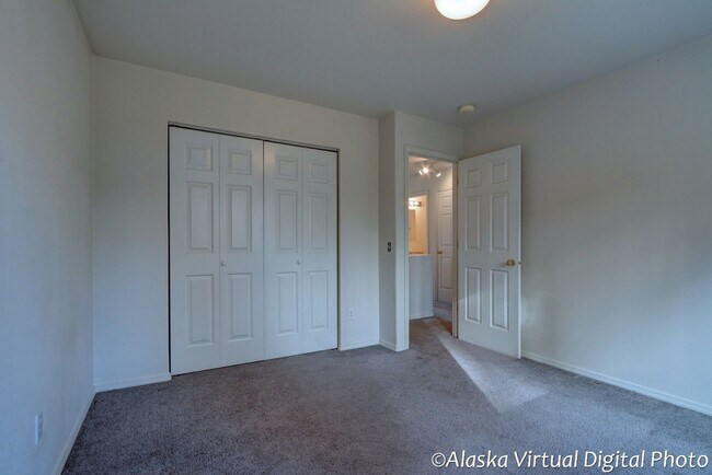Building Photo - Midtown Spacious 3-Bedroom, 2-Bath Townhome