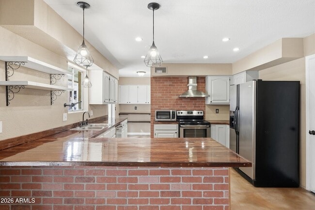 Building Photo - 620 S Essex Ln