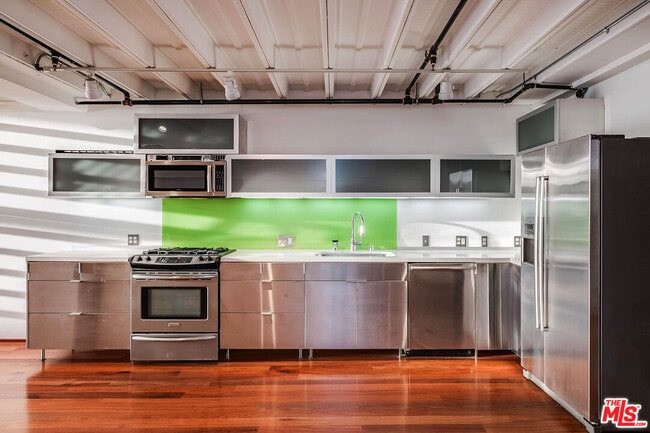 Building Photo - 1850 Industrial St