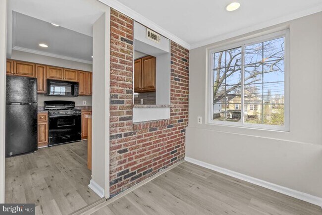 Building Photo - 2528 Wendover Rd