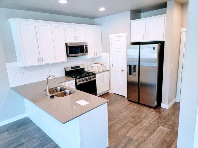 Building Photo - Gorgeous Townhome!!!