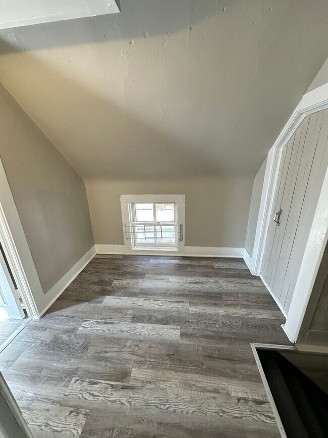 Building Photo - Spacious Single Family Home Ready for Rent in Great Neighborhood