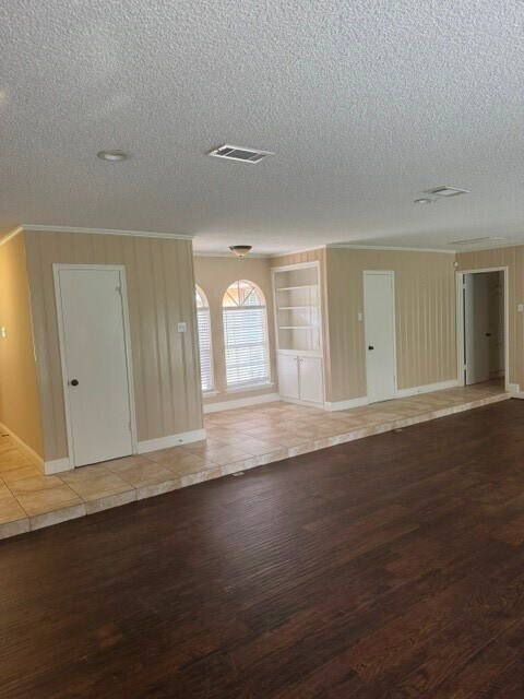 Building Photo - 6026 Coral Ridge Rd