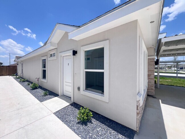 Building Photo - 913 N Woodson Ave