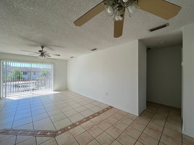 Building Photo - Second Floor 2/1 Condo - Includes Water/Se...