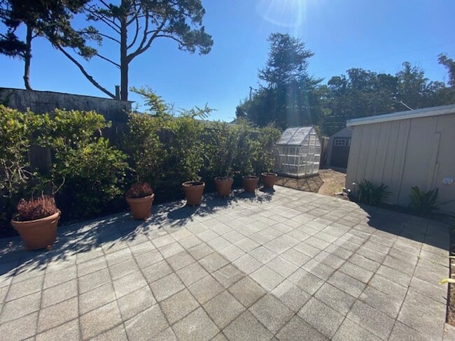 Building Photo - Pacific Grove Mid-Century Modern style home