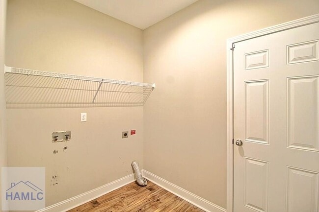 Building Photo - 582 Burke Dr