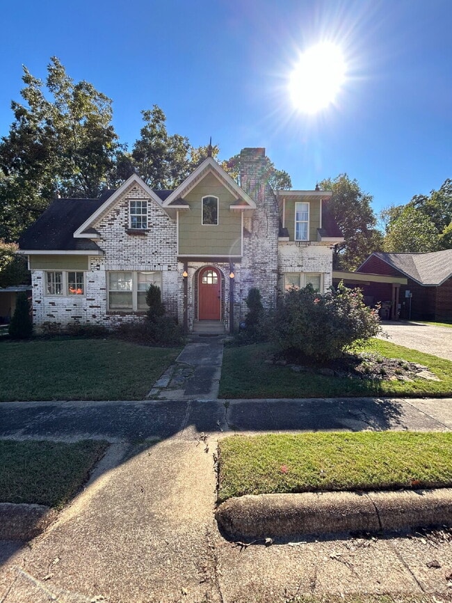 Primary Photo - "Charming 4-Bedroom Retreat with Granite Finishes, Cozy Fireplace & Expansive 4399 Sq Ft Layout i...