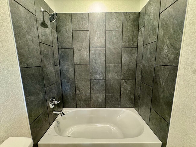 Building Photo - 914 Switchgrass Dr