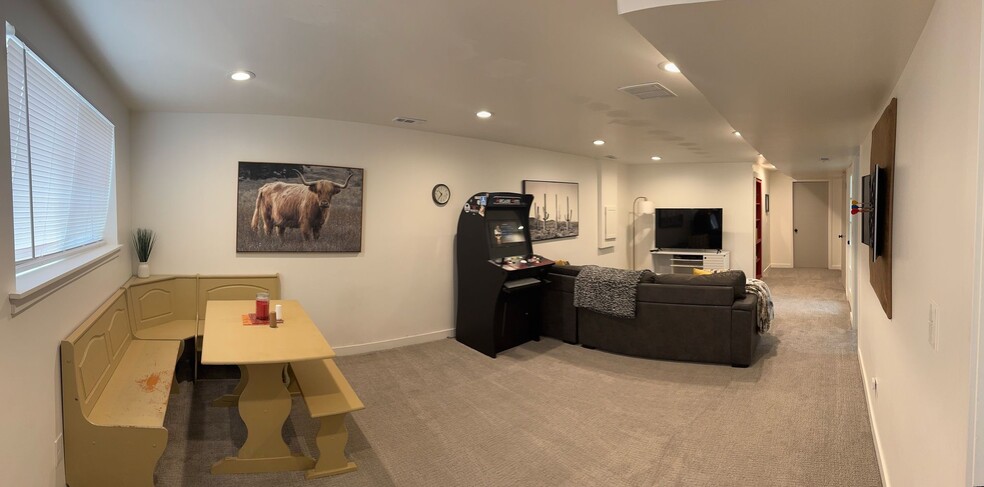 Living / Dining Room - 922 E 400 N