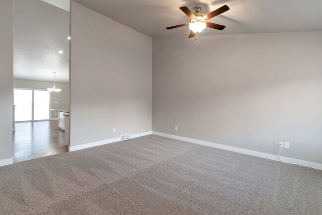 Building Photo - Available Now | American Fork, UT | 5 Bed | 3 Full Bath | Single-Family Home