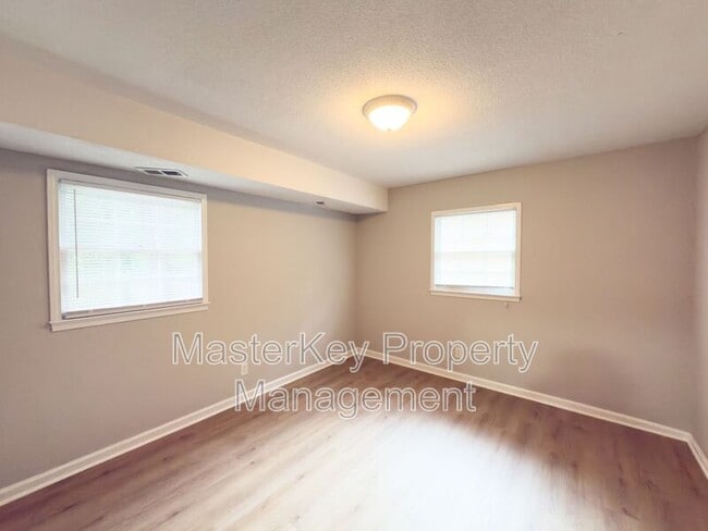 Building Photo - 544 Ellynn Dr
