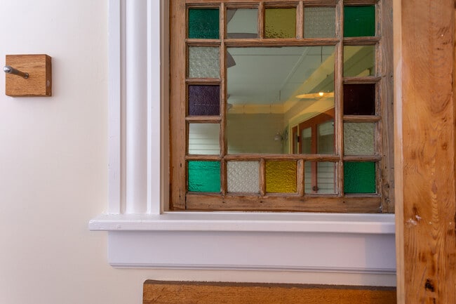 Building Photo - 510 Oakwood Ave