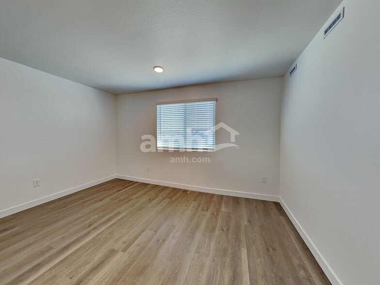 Building Photo - 12615 W Flynn Ln