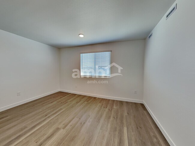 Building Photo - 12615 W Flynn Ln