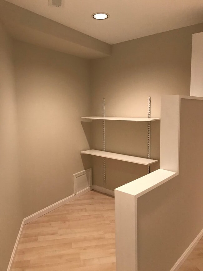 Building Photo - Solon 4 Bedroom Rental