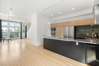 Building Photo - Modern 3BD, 3.5BA Five Points Townhome wit...