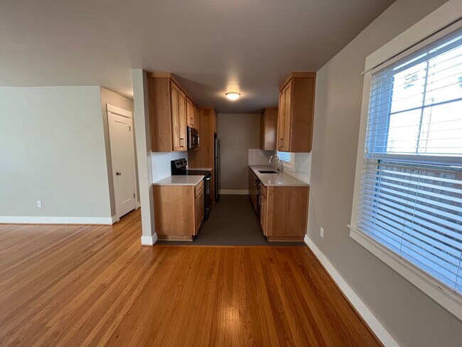 Building Photo - Modern 1-Bedroom! Private Storage w/Washer...
