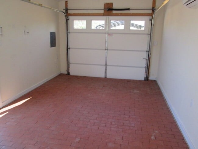 Building Photo - Cute Casita Close to Downtown/Old Town/Saw...