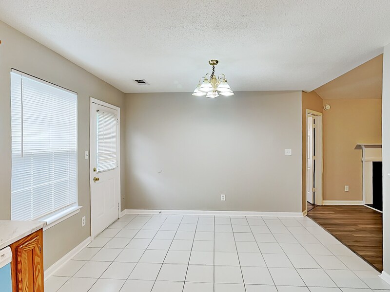 Building Photo - 276 Village Dr