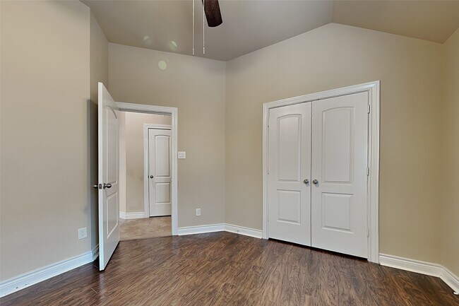 Building Photo - 27407 Tracy Ridge Ct