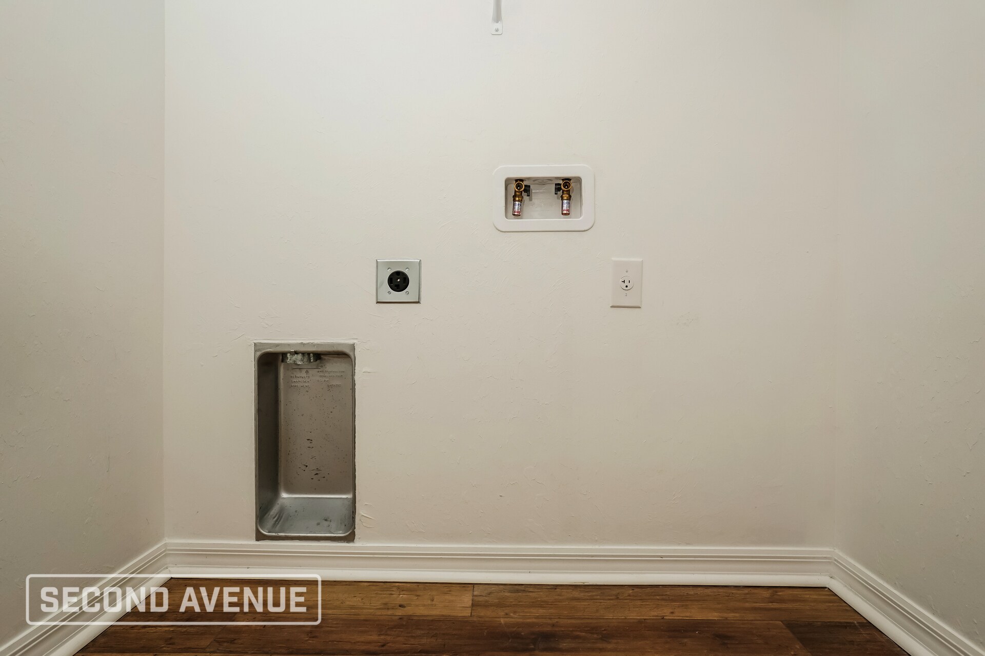 Building Photo - 4066 Chamrade Rd