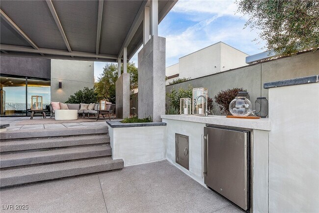 Building Photo - 2240 Sky Pointe Ridge Dr
