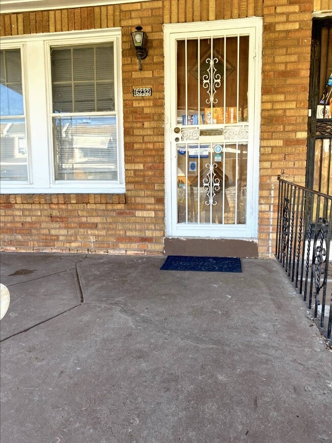 Building Photo - Beautiful 3 bedroom Townhouse available fo...