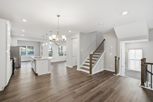 Building Photo - 318 Commons Ave